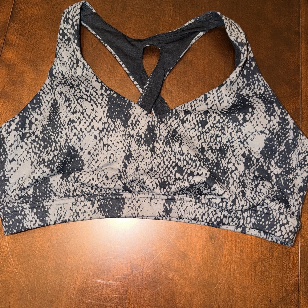 GapFit Studio Cross-Back Sports Bra size XL